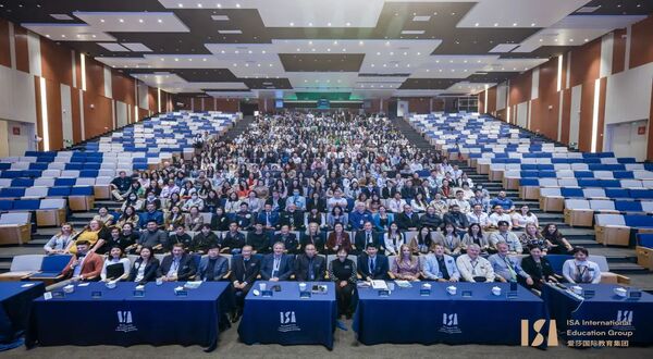 群英汇集，百炼成钢！爱莎全体教职工专业学习大会